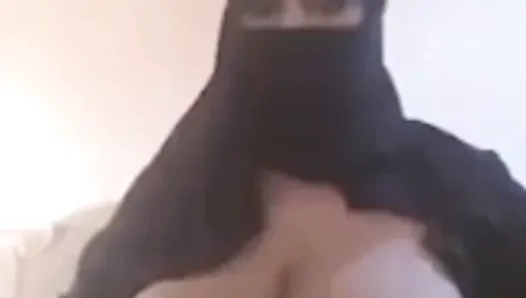 arab boobs 2