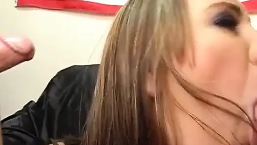 Cewek hot rambut cokelat lagi asik jilat memek dan nyepong kontol besar sampai orgasme