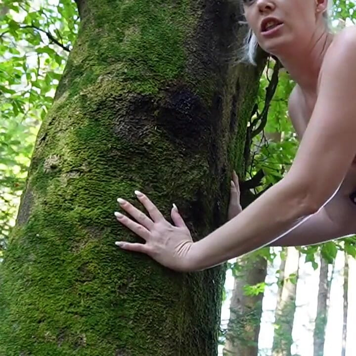 Neues video: Brazenly beim joggen gepackt! Hiker gibt mir einen creampie! Ich joggte im wald, als er pfiff
