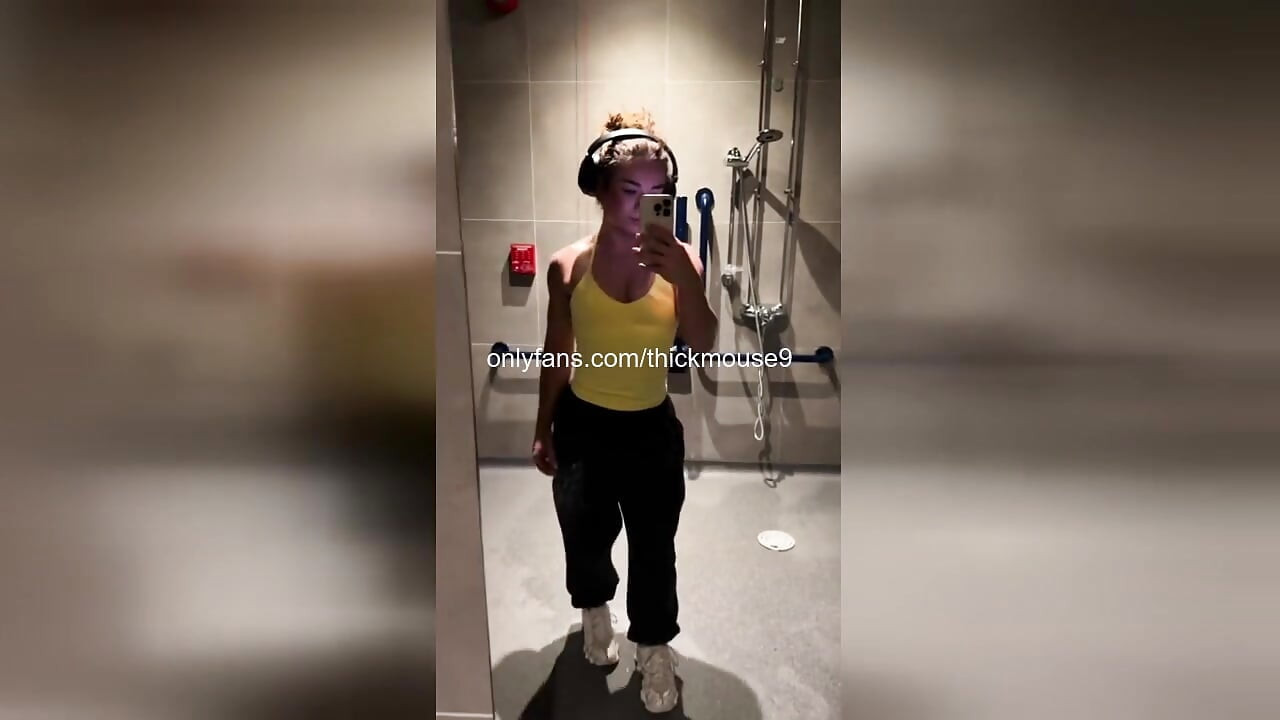 18歲TikTokThot的小穴在鏡頭前爆炸！無碼張開