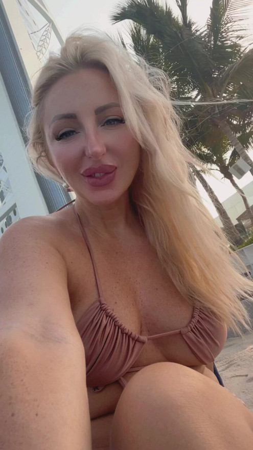 Pool day , nice Bikini
