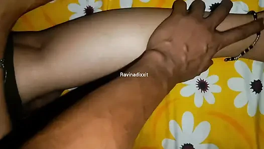 Istri desi penuh pada suasana hati terangsang malam ini