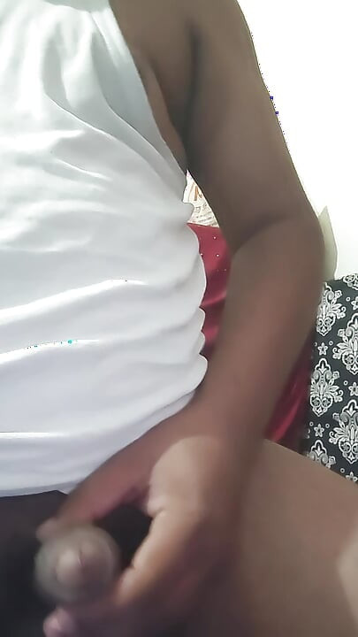 Gf ko bulaya apne room me wo aaye tab tak ek round lund ki malish kar raha