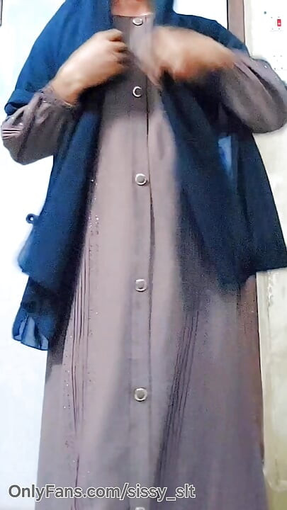Hijabi muslim kinner hijda try to masturbate impotent penis