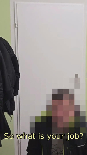 Emotivni trenutak iz "Oženjeni instalater-radnik prihvaća moju ponudu i dopušta mi da mu popušim"