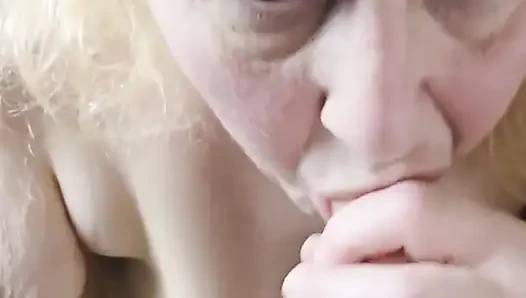 Слюнявка на моей ручке, как кукуруза на коне