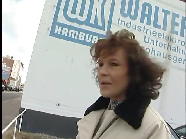 She gives him amazing blowjob on parking