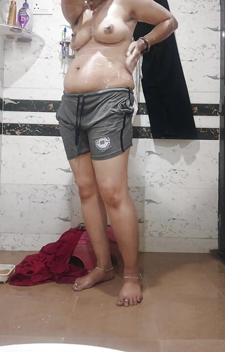 Priya bhaabhi snan ht vyayaam