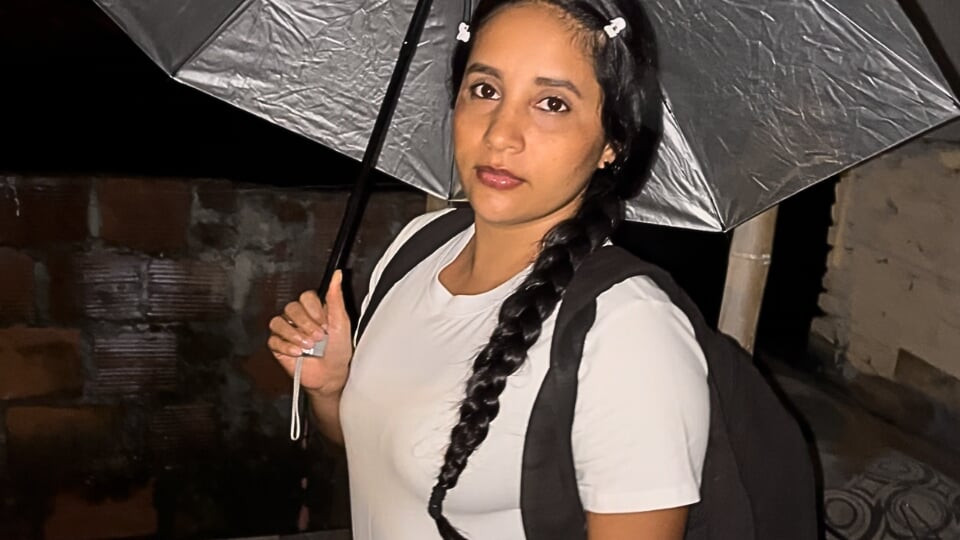 Colegiana tetona es follasa es un dia lluvioso !  Hace garganta profunda