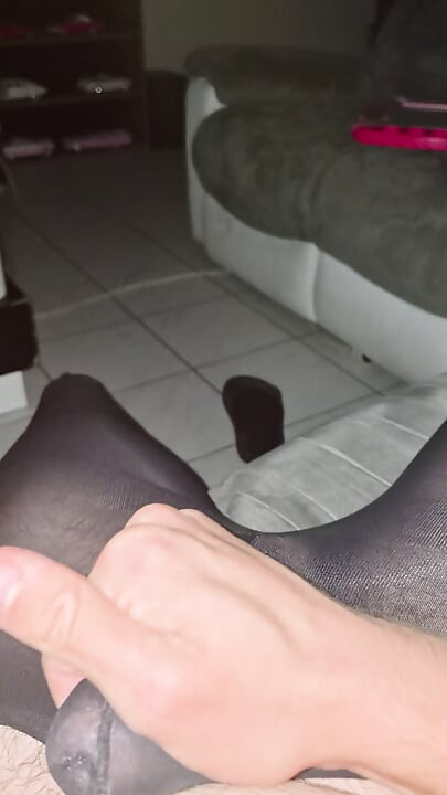 Small handjob in tights