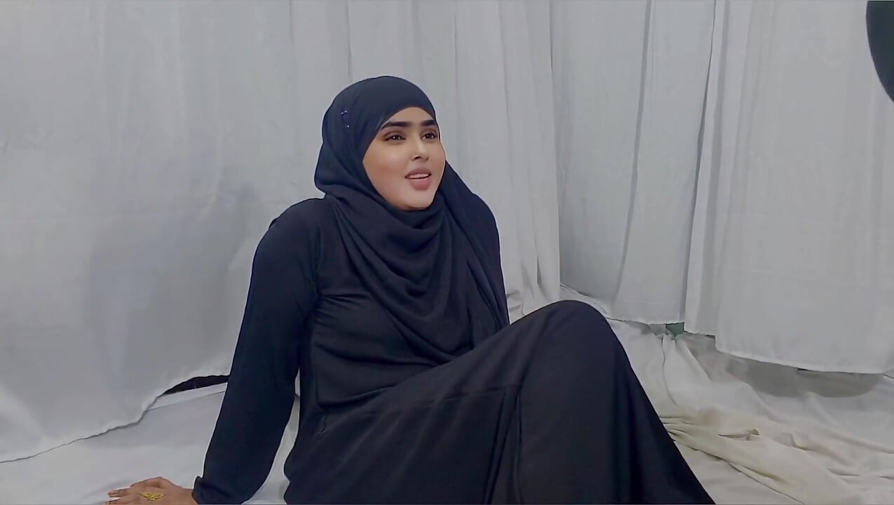 Indian Bengali Sadia Bhabhi Brought Her to Cox's Bazar Hotel to Enjoy