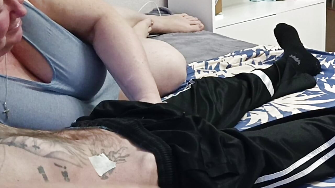 A szomszéd imádja, amikor a szájába élvezek