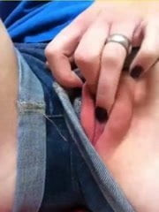 SG woman fingering her CheeBye