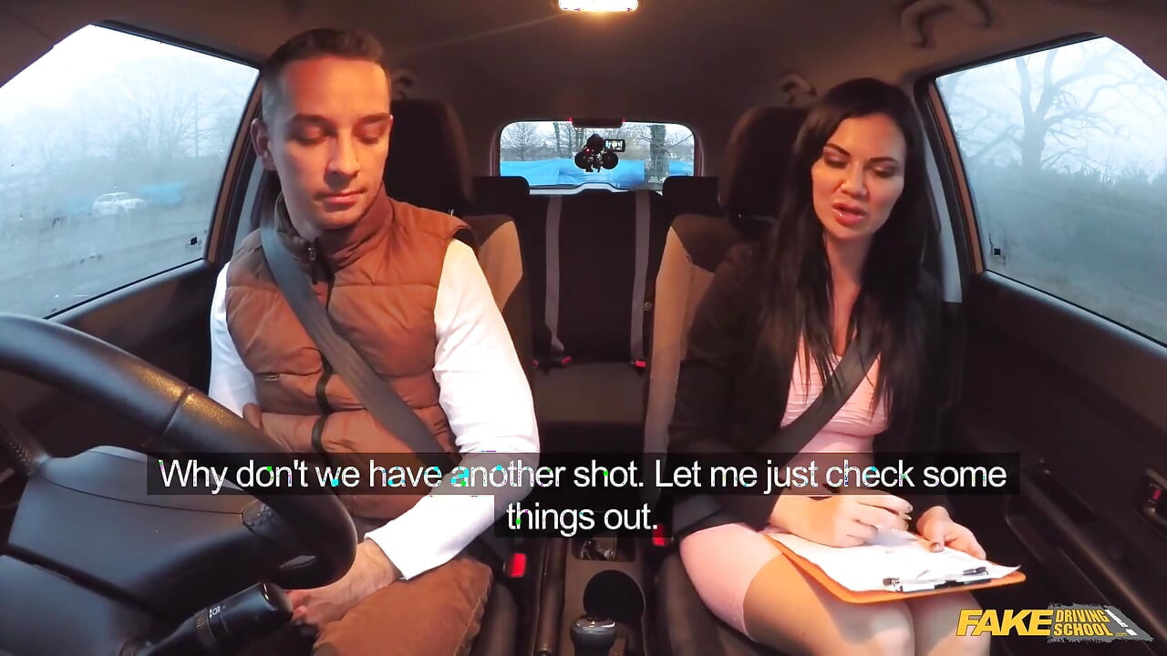 Școala de șoferi falsă - examenul de șoferi devine sălbatic: ejaculare înăuntru dublă în mașină