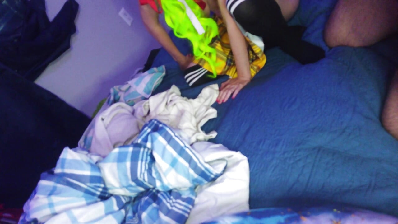 Clown girl with neon hair gives amazing blowjob and gets creampied