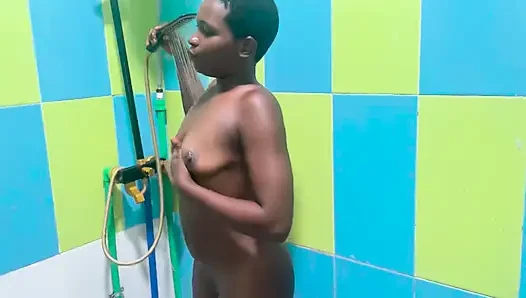 Seksi dlim kalın zenci röportajı, fışkırtma, twerk, duş ve famale mastürbasyonu