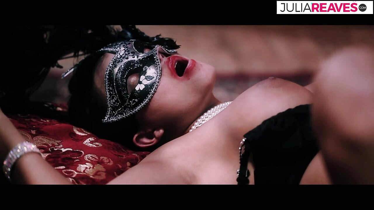 タイトマンコが広げられディルドで貫通