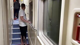 電車のトイレで見知らぬ男にフェラチオして口の中に精子を咥え込んだ