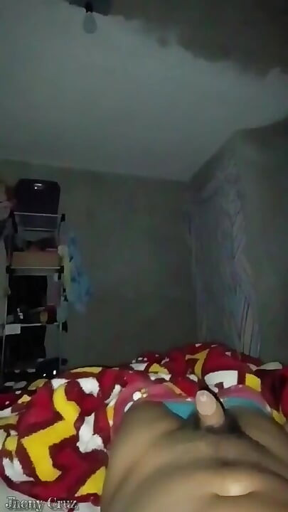 그녀는 화가 났고 자지를 빨기 시작했습니다!