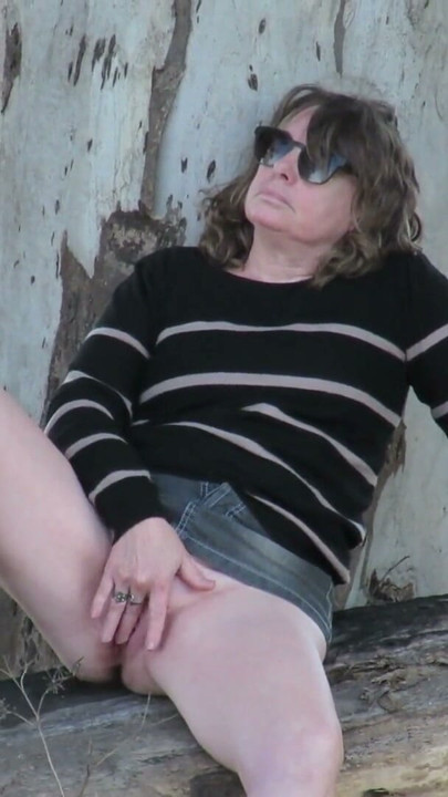Patricia in the countryside, pee and masturbation outdoors | Clip 1