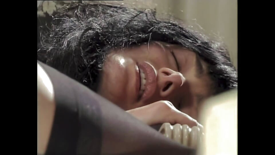 Un penis spaniol frumos în vaginul păros al acestei MILF italiene