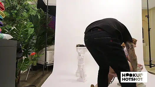 BTS - die tätowierte schönheit sophia locke wird flirty hinter den kulissen!