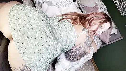 Kleiderfickmaschine: Schau mich in meine augen, während du mich fickierst