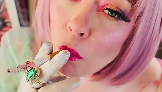 Eine hübsche prinzessin, Tina Snua , chainsmokes 2 Cork Zigaretten - baumelnde Snap-Inhales, treibenden Rauch