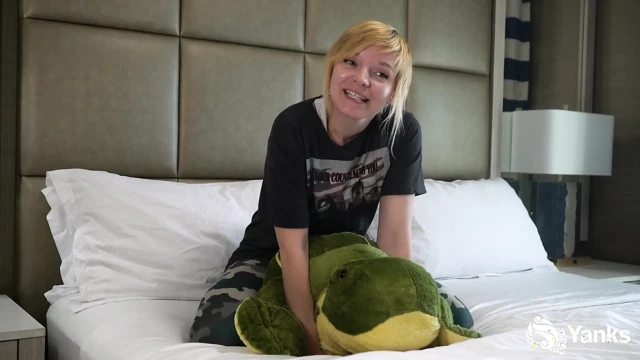 Alexa Crush, Pillow Humping Expert