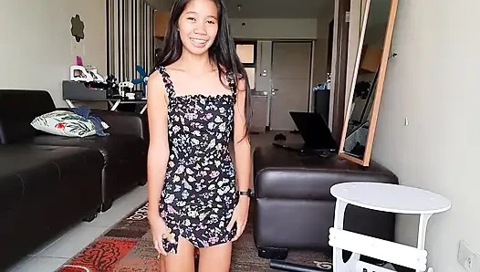 Heißes asiatisches zimmermädchen wurde gefickt