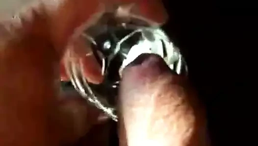 Cumming içinde bir fincan ile bir yapay penis içinde benim göt