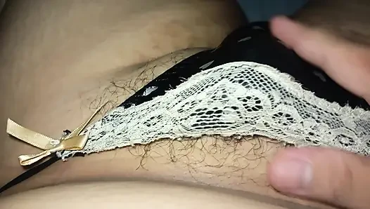 Seksi siyah saten külot boşalması