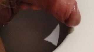 Ich masturbiere und pinkle in WC 3
