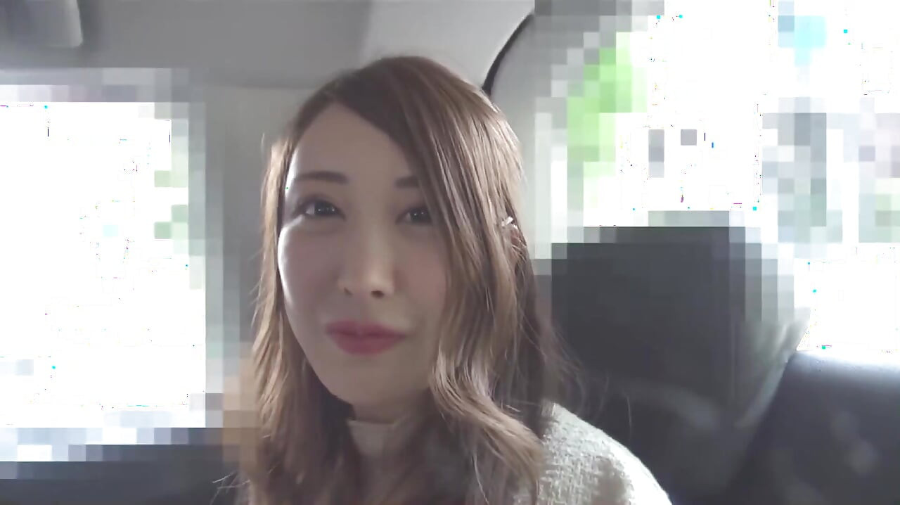 Sexo de luxo em Tokyoav Star recebe um orgasmo dentro do carro