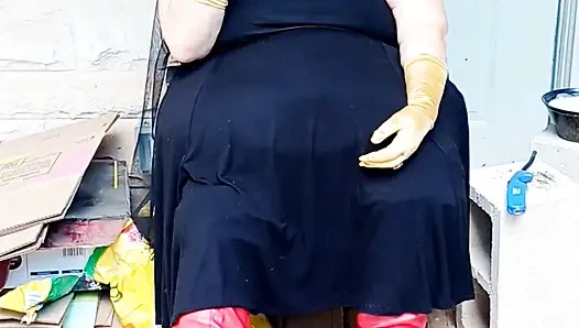 Yarasa kız sigara molası veriyor