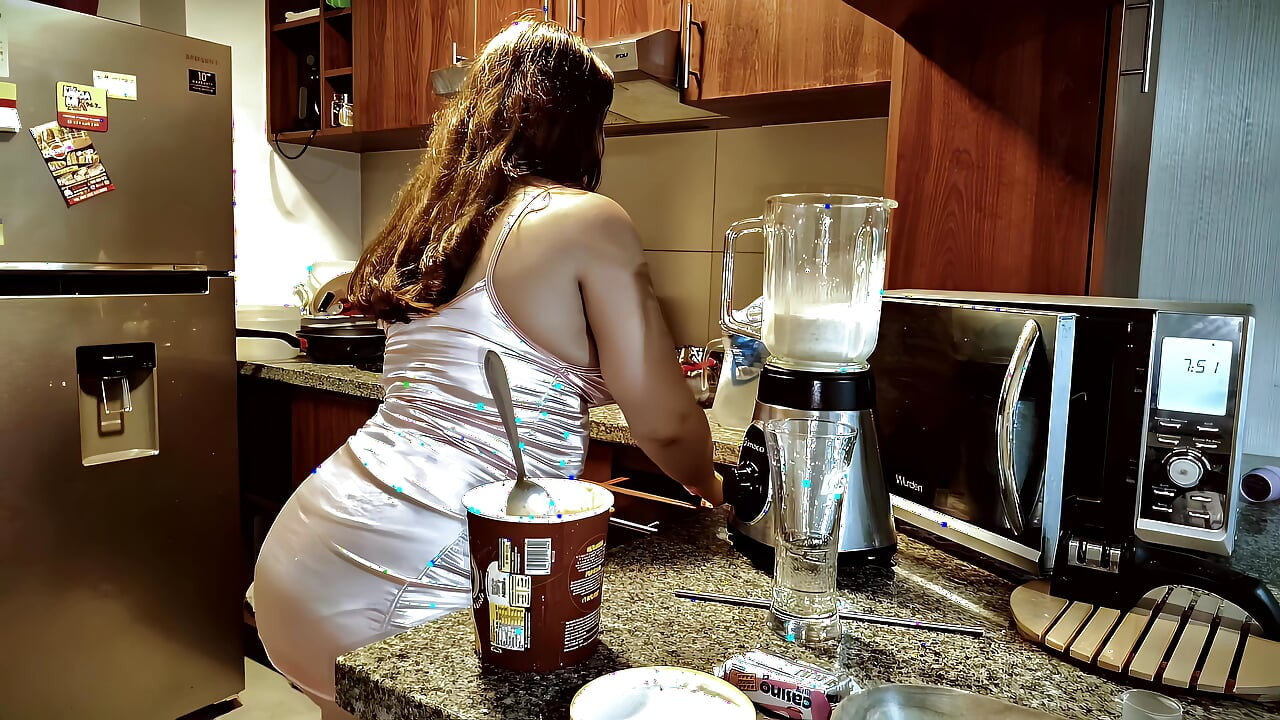 Nicole's Shake & Złośliwiec: Wzdęcie Mojego Brzucha a Następnie Miganie My Hairy Cipki & Cellulit Tyłek