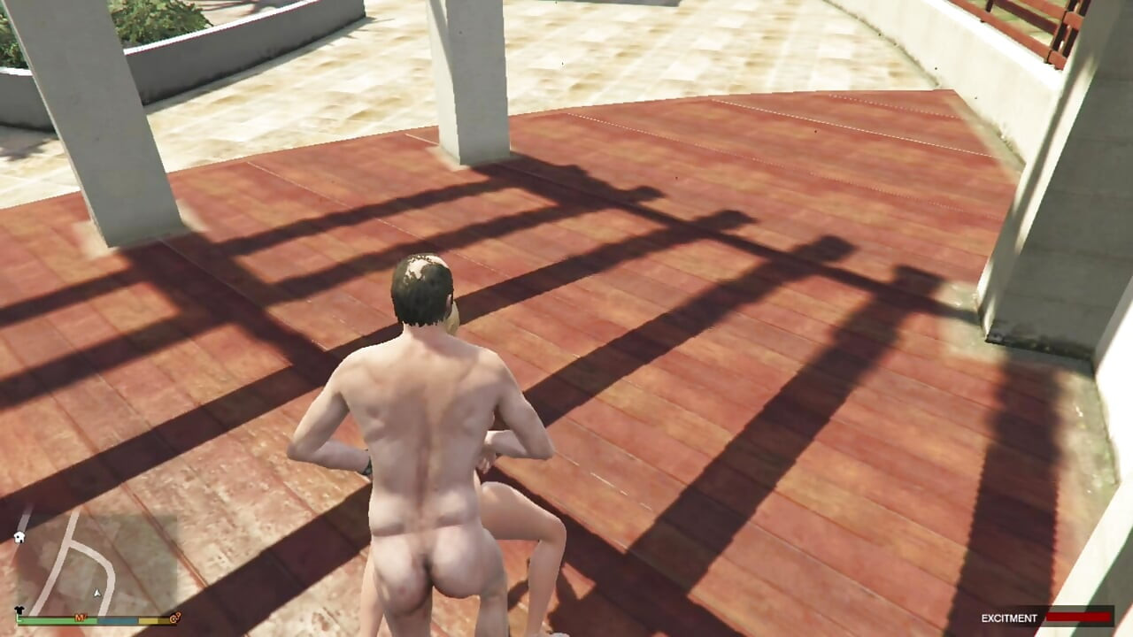 Tracey De Santa have sex with trevor in her neighbor's backyard
