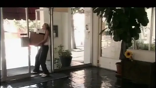 Mulut cewek ini dientot habis-habisan sama kontol besar
