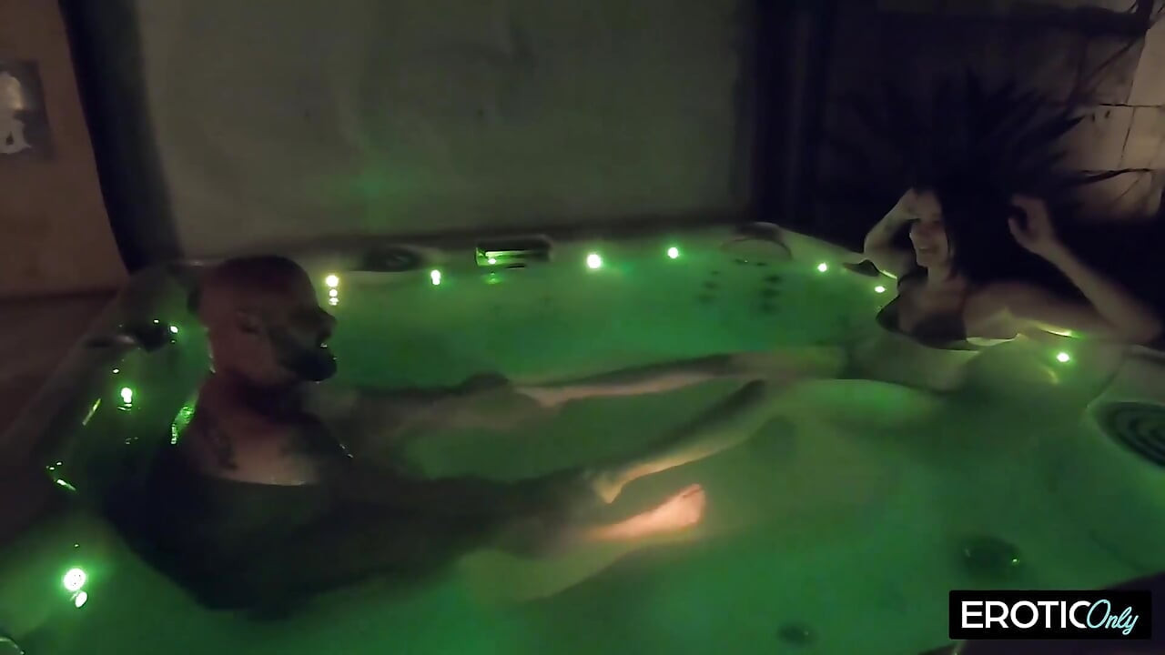 He Squirts Into Her Pussy Hole in the Pool