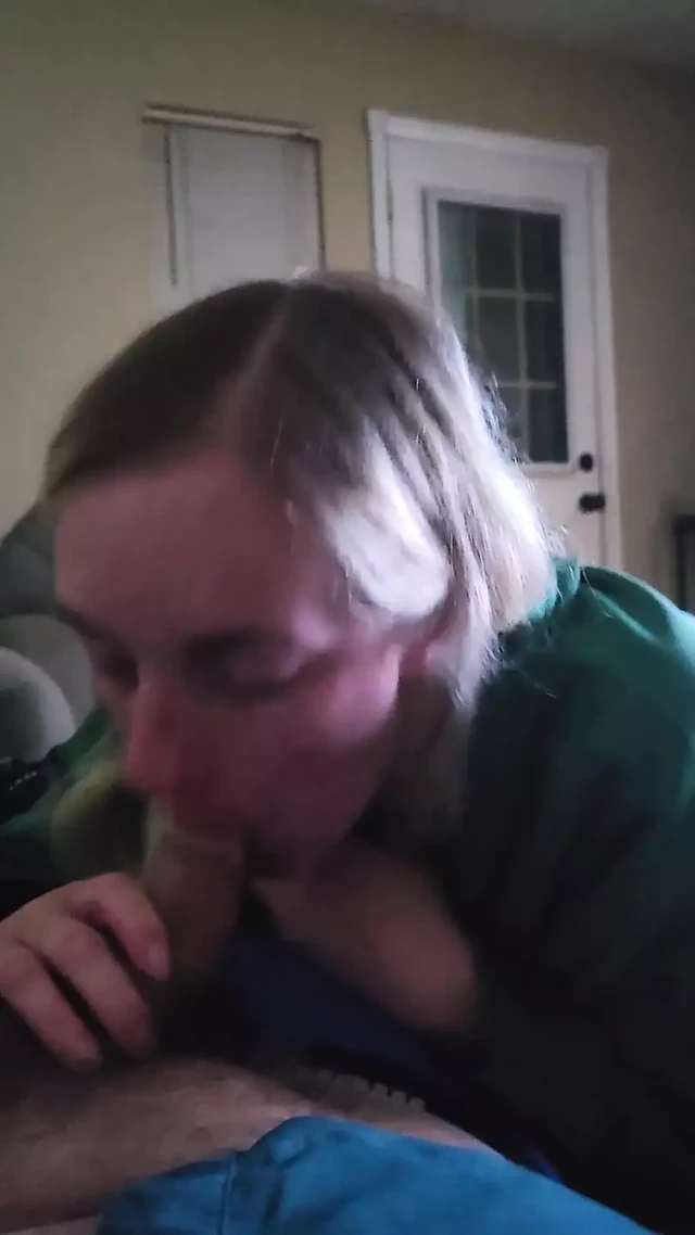 A late night blowjob and swallowing my yummy reward - Mama_Foxx94