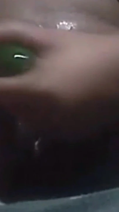 Emocjonalny moment z "W ten sposób umieściłem ogórek w cipki tyłek, włożył ziemię w moją cipkę i wypuściłem ją sam każdej nocy"