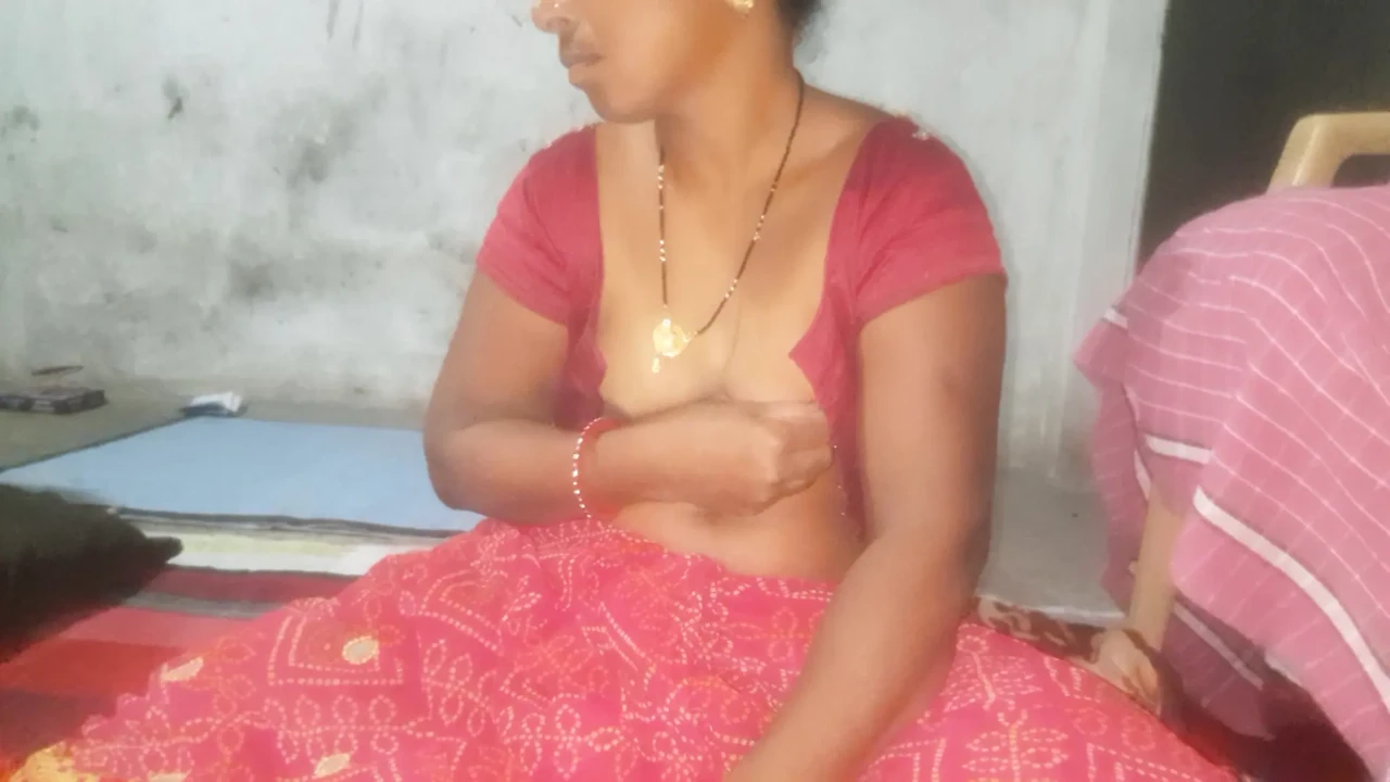 Sexi bhabi so rahi thi achanak hardchudai dardho raha doggy style
