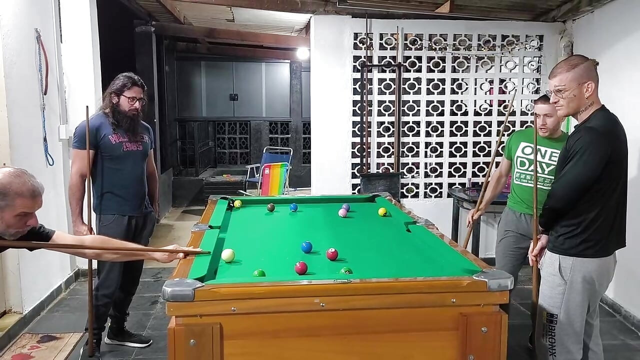Me, Carmona, Opaido Carmona and Viking de Taubaté started a game of pool naked