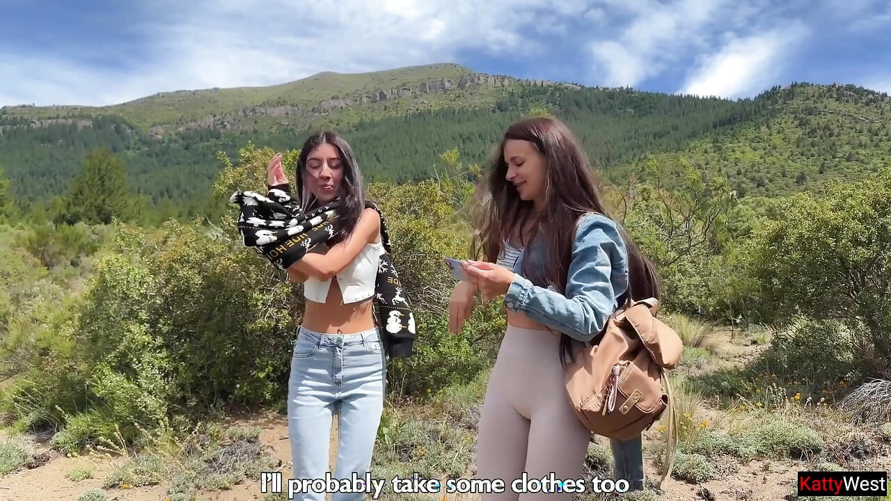 Tourists Accidentally Flashed Their Pussies to Strangers and Got Fucked in Nature