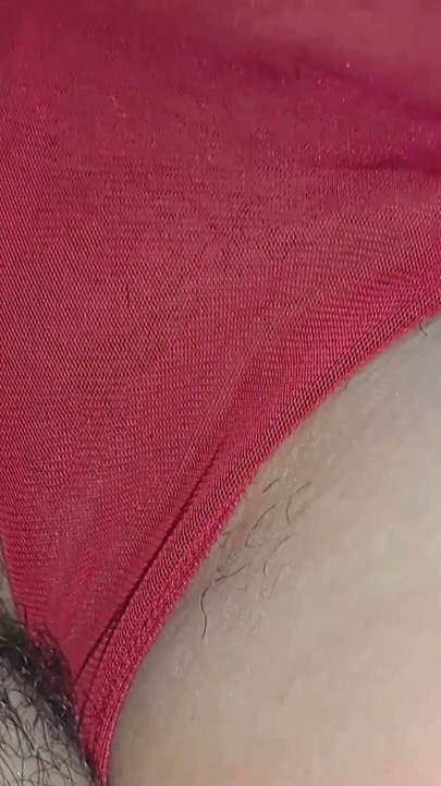Xxx דסי אחותי החורגת מראה לי את התחת שלה כשאנחנו צופים בטלוויזיה 2 | קליפ 1