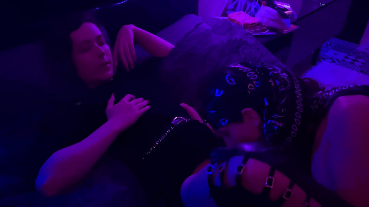 We get stuck in the elevator before going to a kink party - VLOG