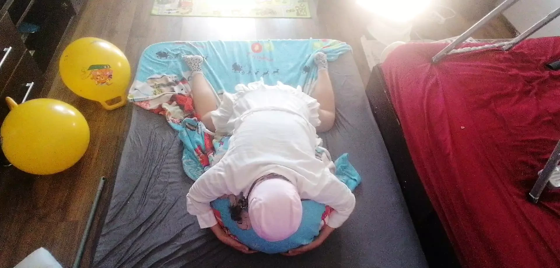 Hot foreplay with a couple, oil massage on the body. Amateur wife gives me a handjob until I.