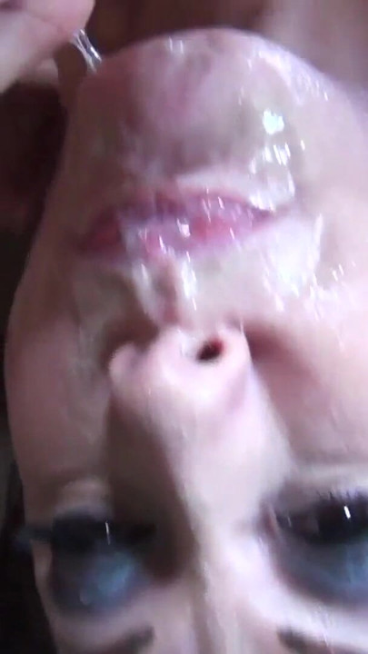 Stunning moment from "Milf bekommt Wuergereiz beim Kehlenfick"