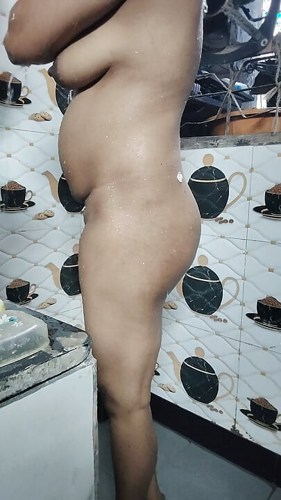 indian girl bathing nude