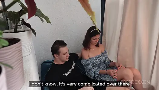 Dram geri ödeme için erkek arkadaşımı arkadaşıyla aldatıyor